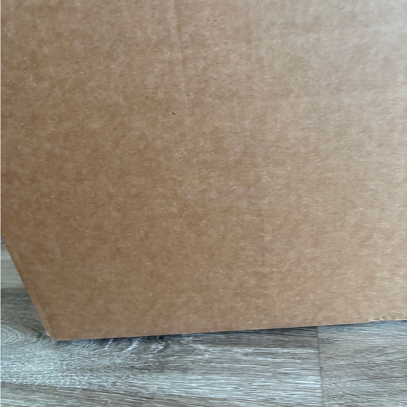 Pronovias Elegant White Wedding Dress - Picture 4 of 4